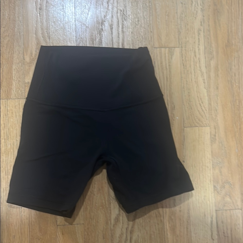 Lululemon wunder train 8 in bike shorts
